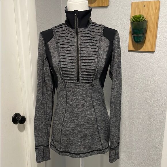 Lululemon Run Your Heart Out Heathered Gray Black Quarter Zip Pullover Size 6 - Picture 2 of 12